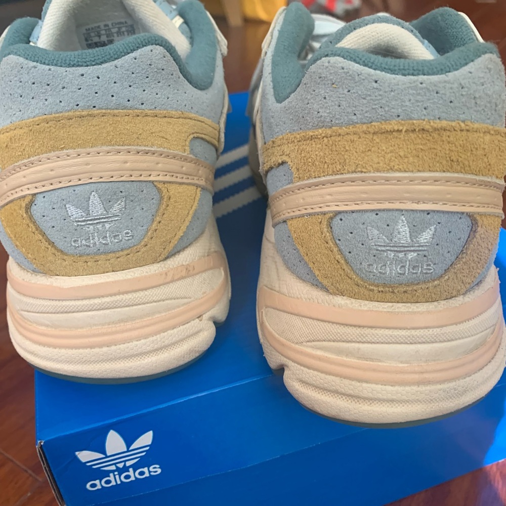 adidas originals astir trainers in pale pink
